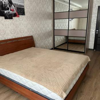 Сдается Многокомнатная квартира, 100 м²