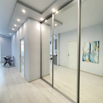 Продается 1-комнатная квартира, 53 м²