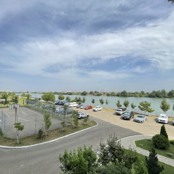 Продается 1-комнатная квартира, 53 м²