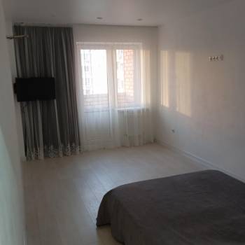 Продается 1-комнатная квартира, 42 м²