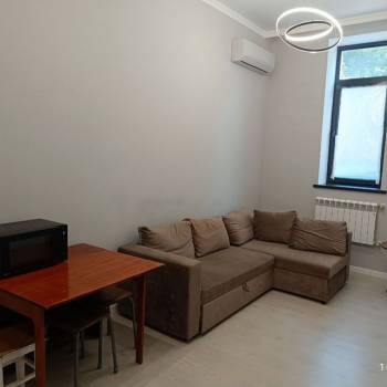 Продается 1-комнатная квартира, 55 м²