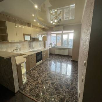 Продается 1-комнатная квартира, 62 м²