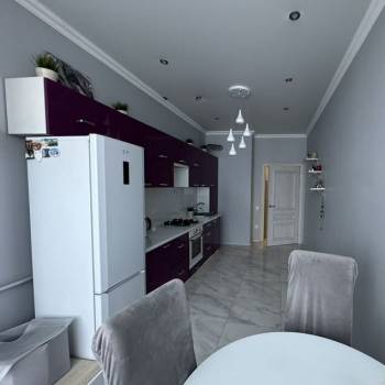 Продается 1-комнатная квартира, 53 м²