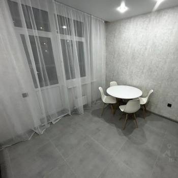 Продается 1-комнатная квартира, 36 м²