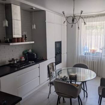 Продается 1-комнатная квартира, 56 м²