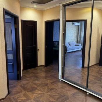 Продается 1-комнатная квартира, 71 м²