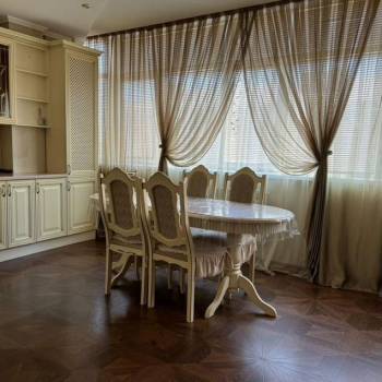 Продается 1-комнатная квартира, 71 м²