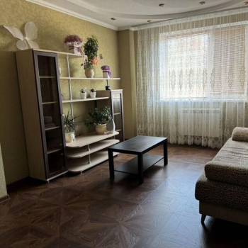 Продается 1-комнатная квартира, 71 м²