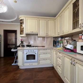 Продается 1-комнатная квартира, 71 м²