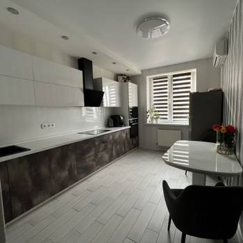 Продается 1-комнатная квартира, 43 м²