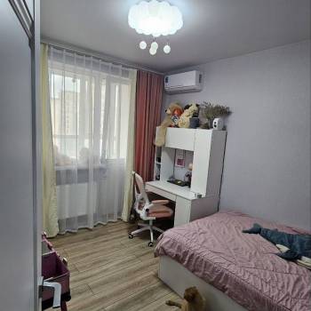 Продается Многокомнатная квартира, 80 м²