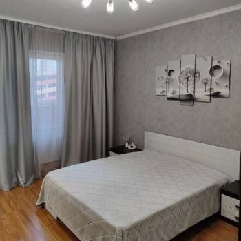 Сдается 2-х комнатная квартира, 77 м²