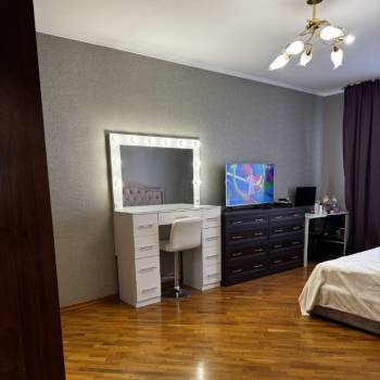 Сдается Многокомнатная квартира, 90 м²