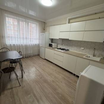 Продается 1-комнатная квартира, 35 м²
