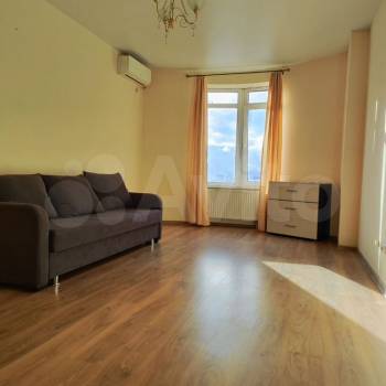 Сдается 1-комнатная квартира, 42,2 м²