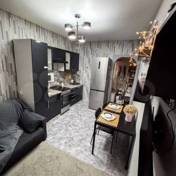 Продается 1-комнатная квартира, 42 м²