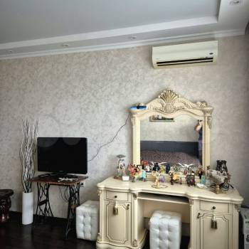 Продается 1-комнатная квартира, 56 м²