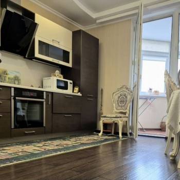 Продается 1-комнатная квартира, 56 м²
