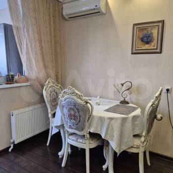 Продается 1-комнатная квартира, 56 м²