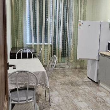 Сдается 1-комнатная квартира, 49 м²