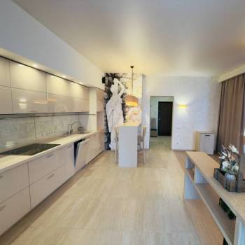 Продается 1-комнатная квартира, 54 м²