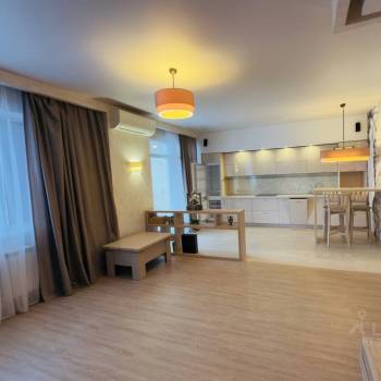 Продается 1-комнатная квартира, 54 м²