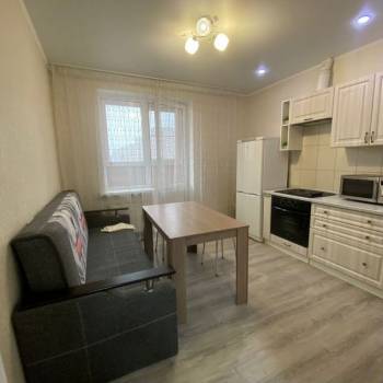 Сдается 1-комнатная квартира, 38 м²