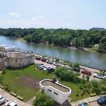 Продается 2-х комнатная квартира, 76 м²