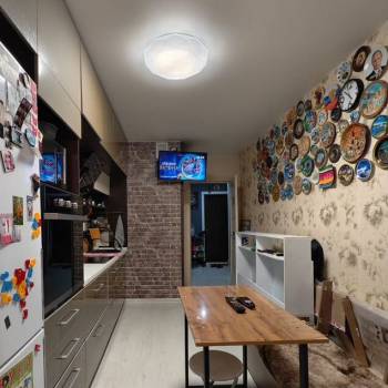 Продается 1-комнатная квартира, 42 м²