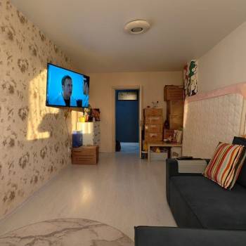 Продается 1-комнатная квартира, 42 м²