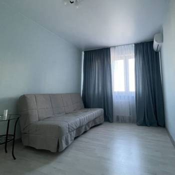 Продается 1-комнатная квартира, 38 м²