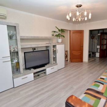 Продается Многокомнатная квартира, 79,7 м²