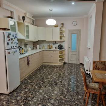 Продается 3-х комнатная квартира, 139 м²