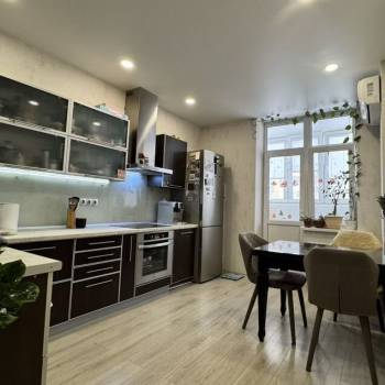 Продается 1-комнатная квартира, 42 м²