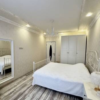 Продается 1-комнатная квартира, 79,7 м²