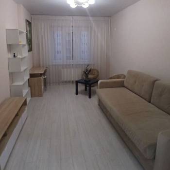 Сдается 2-х комнатная квартира, 77 м²