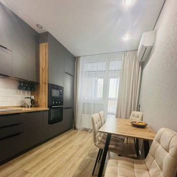 Продается 1-комнатная квартира, 41 м²