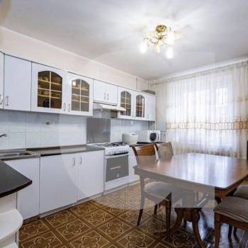Продается Многокомнатная квартира, 106 м²
