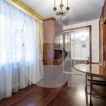 Продается Многокомнатная квартира, 106 м²