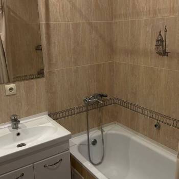 Сдается 1-комнатная квартира, 54 м²