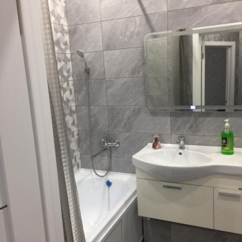 Продается 1-комнатная квартира, 42 м²