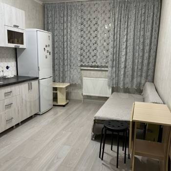 Сдается 1-комнатная квартира, 42 м²