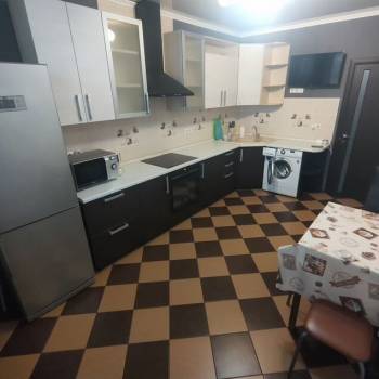 Продается 1-комнатная квартира, 42 м²