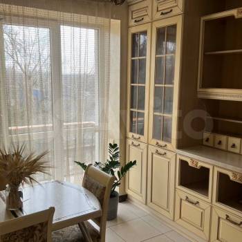 Сдается 1-комнатная квартира, 60 м²