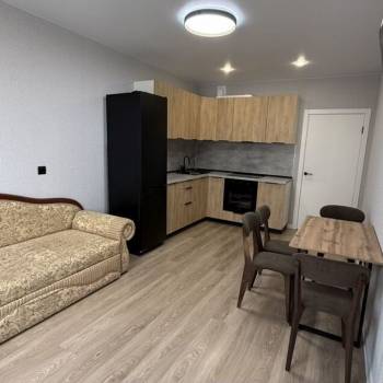 Сдается 1-комнатная квартира, 42 м²