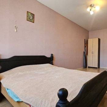 Продается 1-комнатная квартира, 42 м²