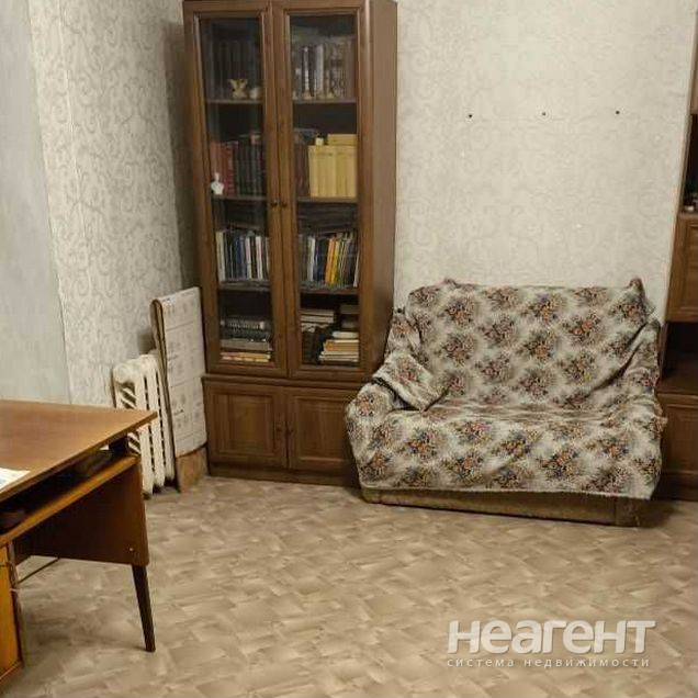 Продаю 2-комн. квартиру, КМР (ул. Сормовская)