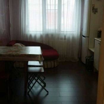 Продается 1-комнатная квартира, 46 м²