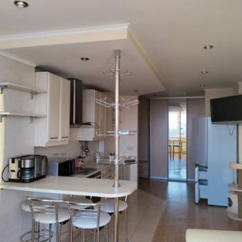 Сдается 2-х комнатная квартира, 82 м²