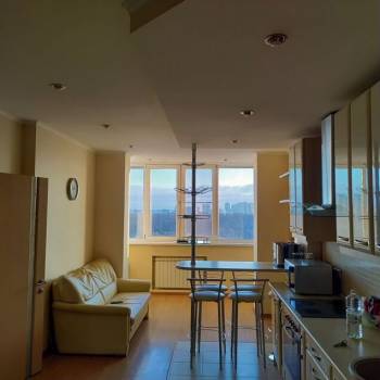 Сдается 2-х комнатная квартира, 82 м²